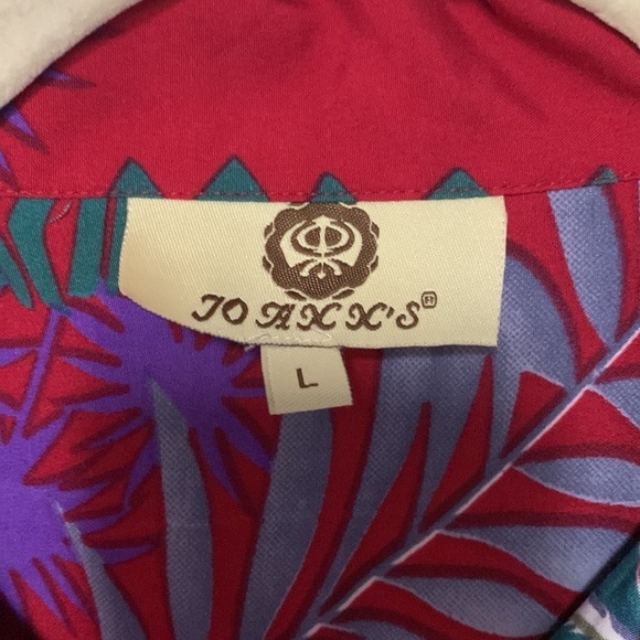 Classic Hawaiian Shirt with Floral Designs‎ - Picture 2 of 3